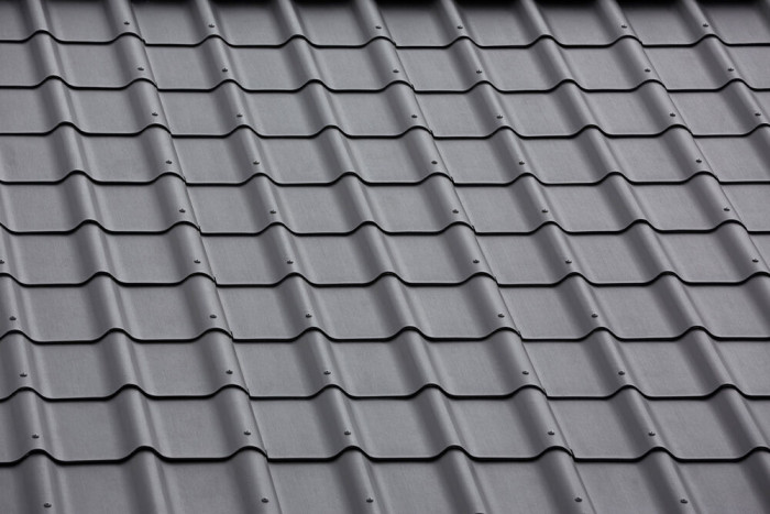 Profilovaná střešní krytina Swisspearl na domě HouseGyvel Stovring