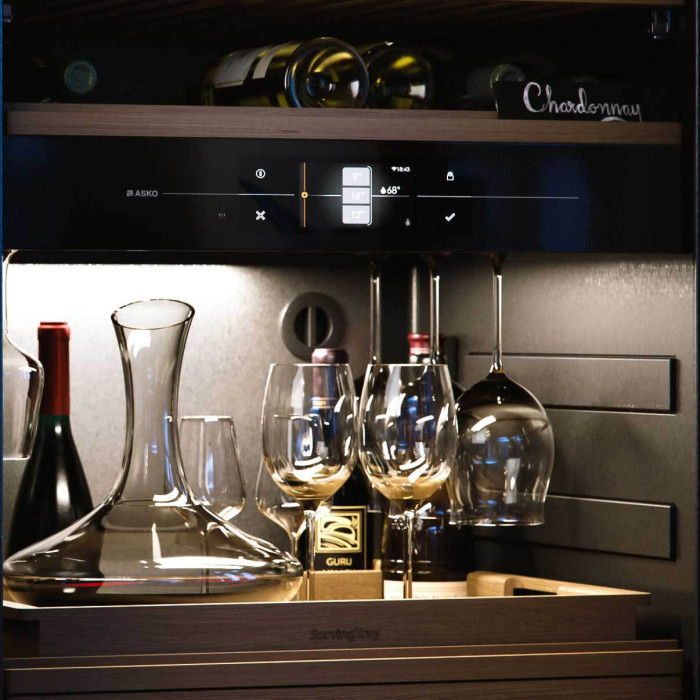 S vinotékou ASKO lze nastavit přesnou teplotu, která bude vyhovovat typu a charakteru konkrétního vína.