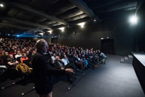 Architekt Jan de Vylder během přednášky v prosinci 2019 v kině Světozor v rámci cyklu Belgická inspirace spolku KRUH