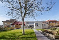 Pohled ze zahrady (RD v Benešově; Ateliér VAS)