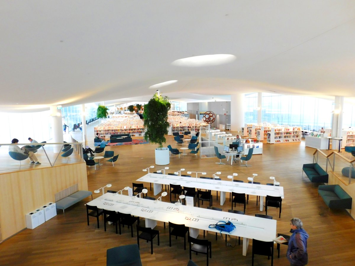 Centrální knihovna Oodi od  ALA Architects