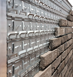 Budova Metalica na Nové Waltrovce je první budovou u nás, na níž byl použit moderní fasádní systém Bricknology.