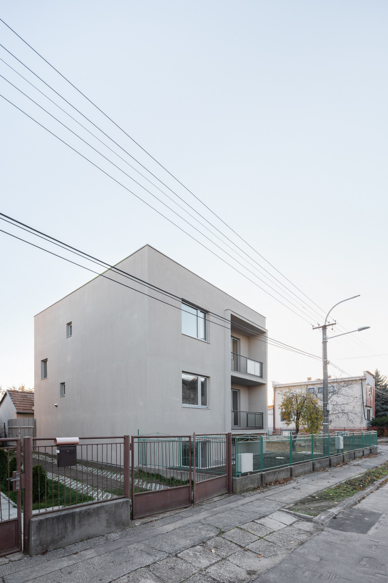 Rekonstrukce rodinného domu v Šaĺe na Slovensku od Bakyta architekti