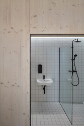 Sídlo Kloboucké lesní v Brumově-Bylnici od studia Mjölk