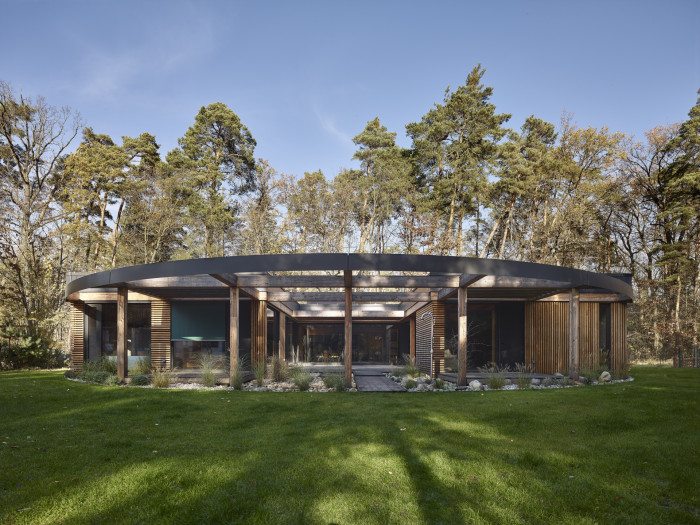 Atelier Hipposdesign navrhl dřevostavbu rodinného domu v Kersku