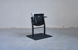 Sedadlo VARY z portfolia Kovostal. 