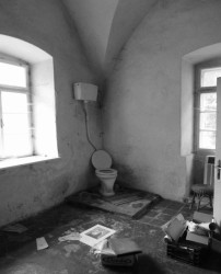 Úprava bývalé fary ve Chvalšinách na zařízení pro  pobyty osob s poruchami autistického spektra, 4DS - původní stav - zdroj 4DS