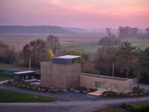 Eko Modular se věnuje výrobě a návrhům modulárních domů na míru. 