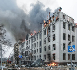 Hořící Charkov - fotografie z knihy Architectural Guide: Kharkiv.