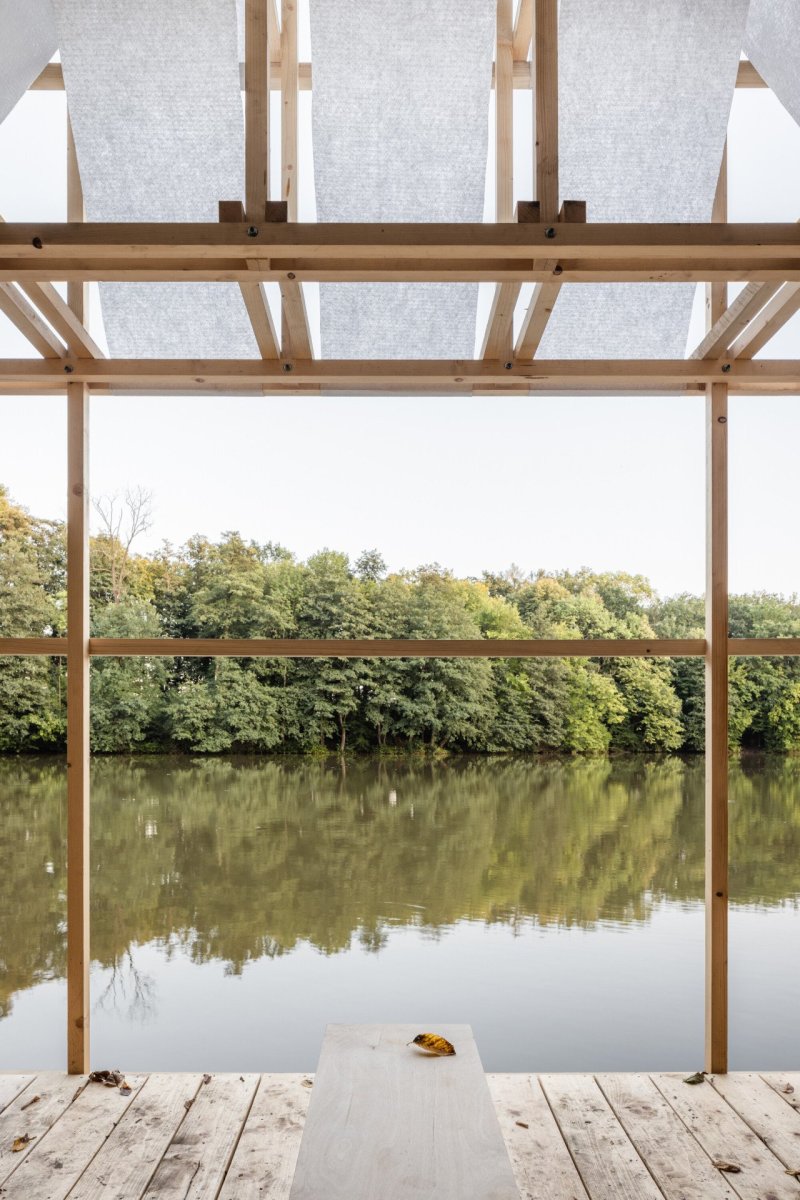 Tea house Pavilion, GRAU Architects: U staveb podobného typu je velice těžké určit, zda se návštěvník nachází venku, či uvnitř