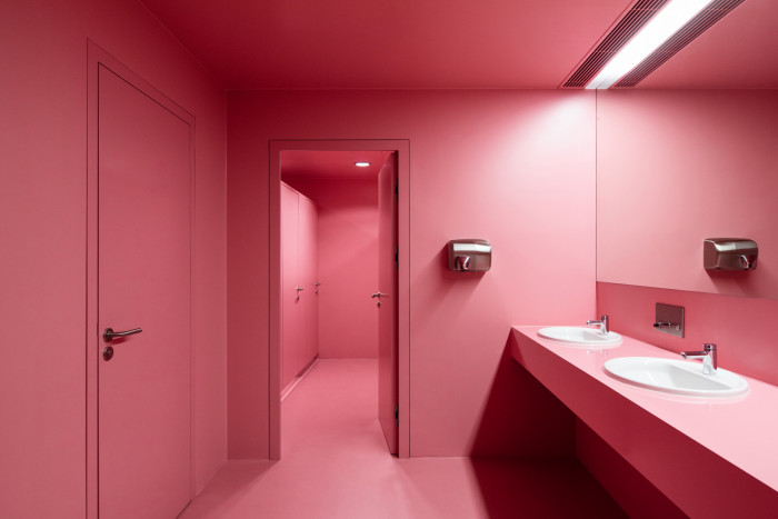 Přestavba menzy Koleje 17. listopadu na Fakultu humanitních studií UK v Praze od Kuba & Pilař architekti