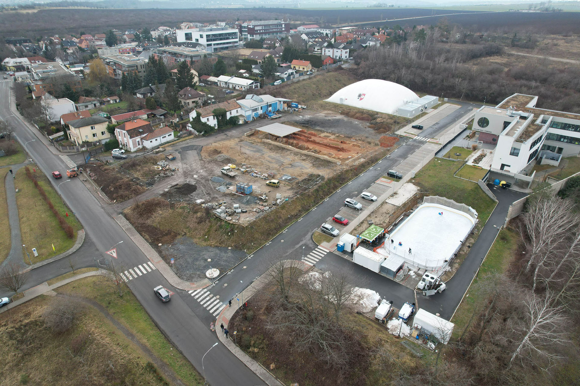 Město Roztoky a Středočeský kraj vyhlašují architektonickou soutěž na projekt základní a střední školy. Soutěžní návrhy je možné zasílat do 26. května.