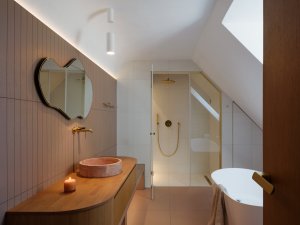 Interiér domu Oskar architekta Jana Žaloudka, realizovaný stavební firmou S-B (Dům Oskar architekta Jana Žaloudka, realizovaný stavební firmou S-B)