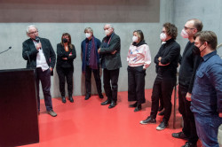 Zleva děkan Ladislav Lábus, tajemnice Jana Tóthová, architekt Tomáš Koumar, bývalý děkan Zdeněk Zavřel, scénáristka Karolína Vránková, scénárista Matěj Beránek, architekt Lukáš Ehl, režisér a producent Jiří Kout