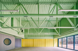 Educan Centrum od španělského studia Eeestudio