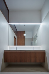 Koupelna (Byt na Starém Městě, RDTH architekti)