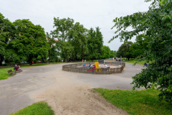 Současný stav Karlova náměstí v Praze.