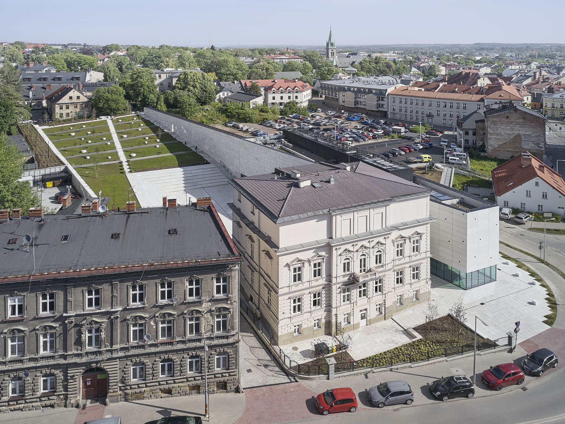 Nizio Design International navrhlo rekonstrukci domu z 19. století, vedlejší novostavbu a veřejný prostor. (Interaktivním centru pohádek a animace OKO v Bílsko-Bělé v Polsku, Nizio Design International)