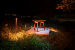 Stolek s šachovnicí