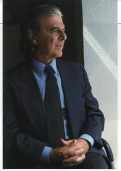 Samostatná sekce bude ve výstavě věnována poctě architektu Ricardu Bofillovi (1939–2022), jehož realizace výrazně ovlivnily současný ráz Karlína