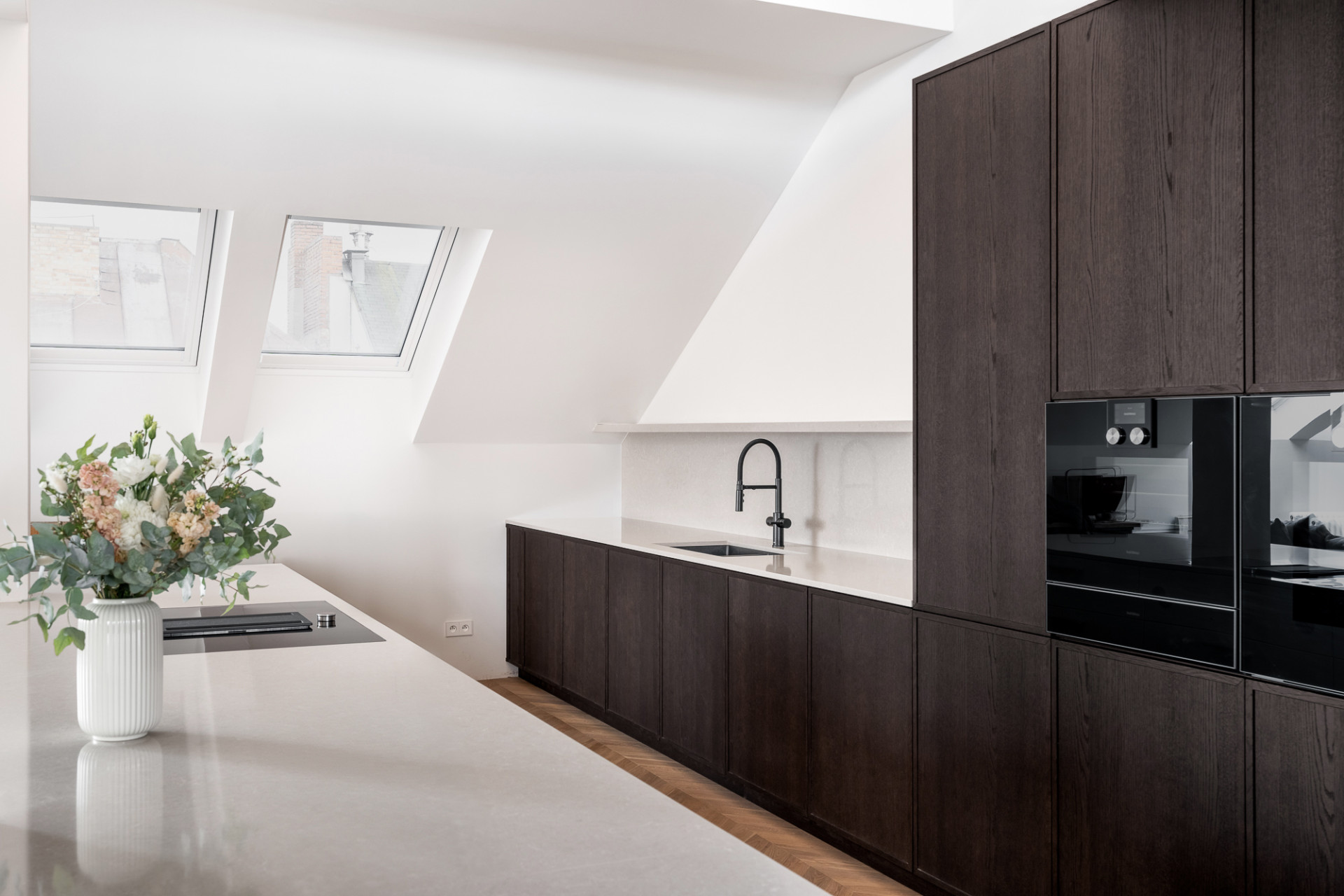 Interiér bytu v Praze na Vinohradech od studia BekArch