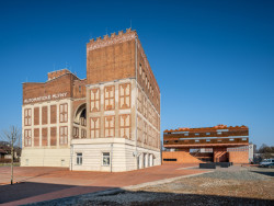 Centrálních polytechnických dílen a Galerie města Pardubic od Šépka architekti