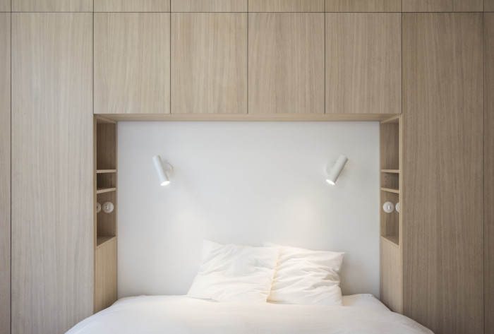 DEVOTO realizovalo interiérové vybavení rekonstrukce secesního bytu na Masarykově nábřeží (martin cenek architecture)