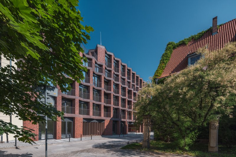 Bytový dům v centru Vratislavi od ateliéru Maćków Pracownia Projektowa - držitel ceny Objekt roku ze systémů Aluprof