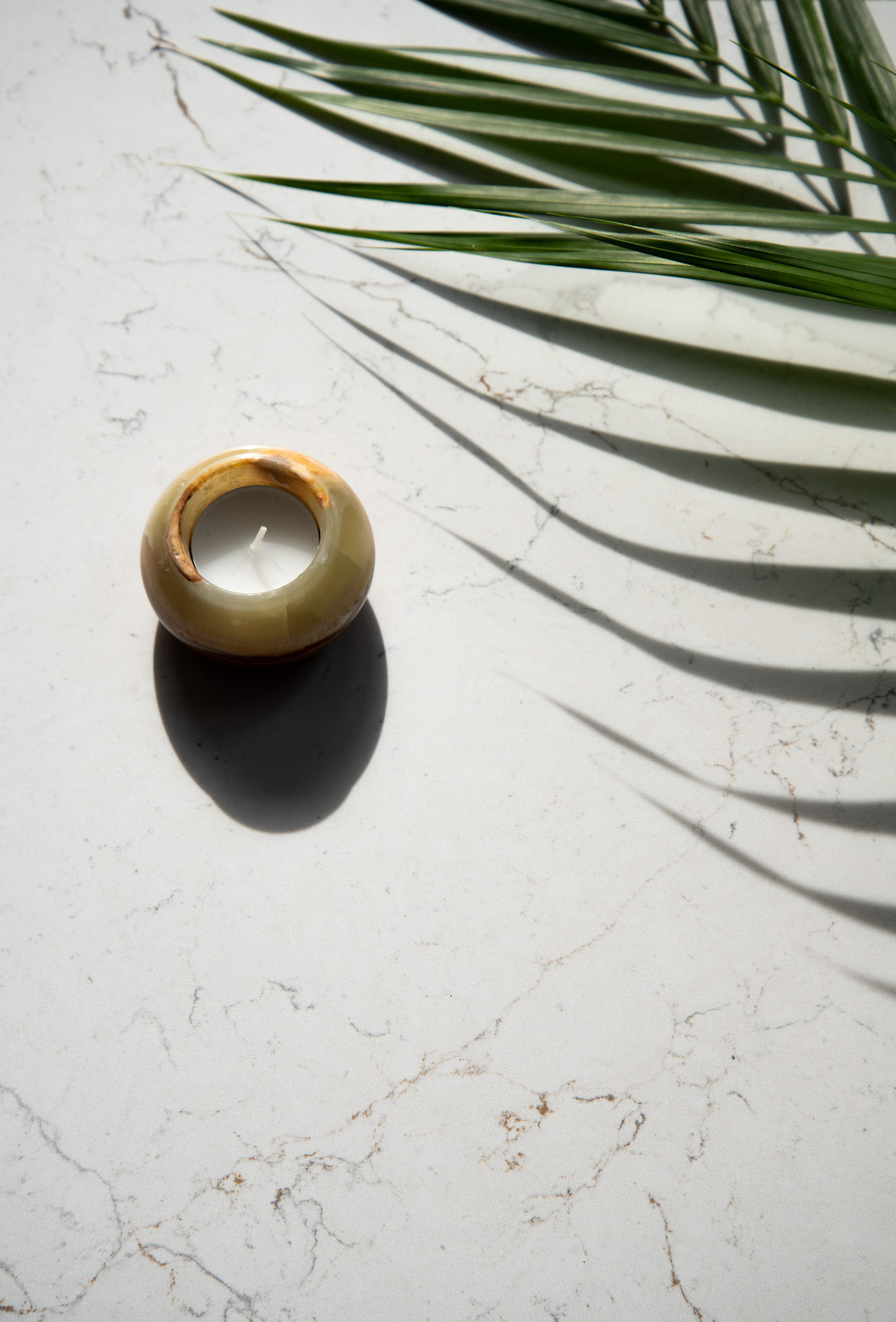 Přední výrobce tvrzeného kamene Technistone představuje novinky pro jaro 2023 se vzory inspirovanými mramorem: na obrázku dekor Calacatta Olympos