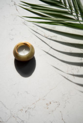 Přední výrobce tvrzeného kamene Technistone představuje novinky pro jaro 2023 se vzory inspirovanými mramorem: na obrázku dekor Calacatta Olympos