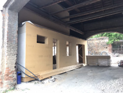 Dům ve Velkých Přílepech ze slámy