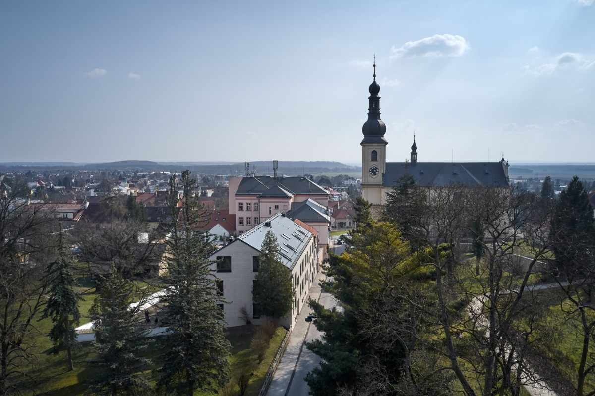 Bytový dům Komenského v Lysé nad Labem od Stempel Tesař architekti