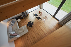 Rekreační dům, Modulora: pohled z galerie, kde je ložnice.