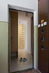 Vstup do bytu (Byt v paneláku od hurá studio)