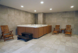 Ve wellness zóně si mohou ubytovaní hosté dopřát zaslouženou regeneraci po sportovních výkonech na místních svazích. (foto: Viega)