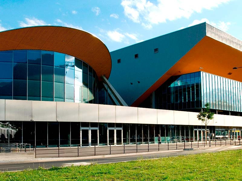 V roce 1964 hala hostila sporty jako je lední hokej a krasobruslení. Později ji město začalo využívat i pro pořádání koncertů. Vystoupili v ní například Tina Turner, Rolling Stones, Joe Cocker nebo Falco.