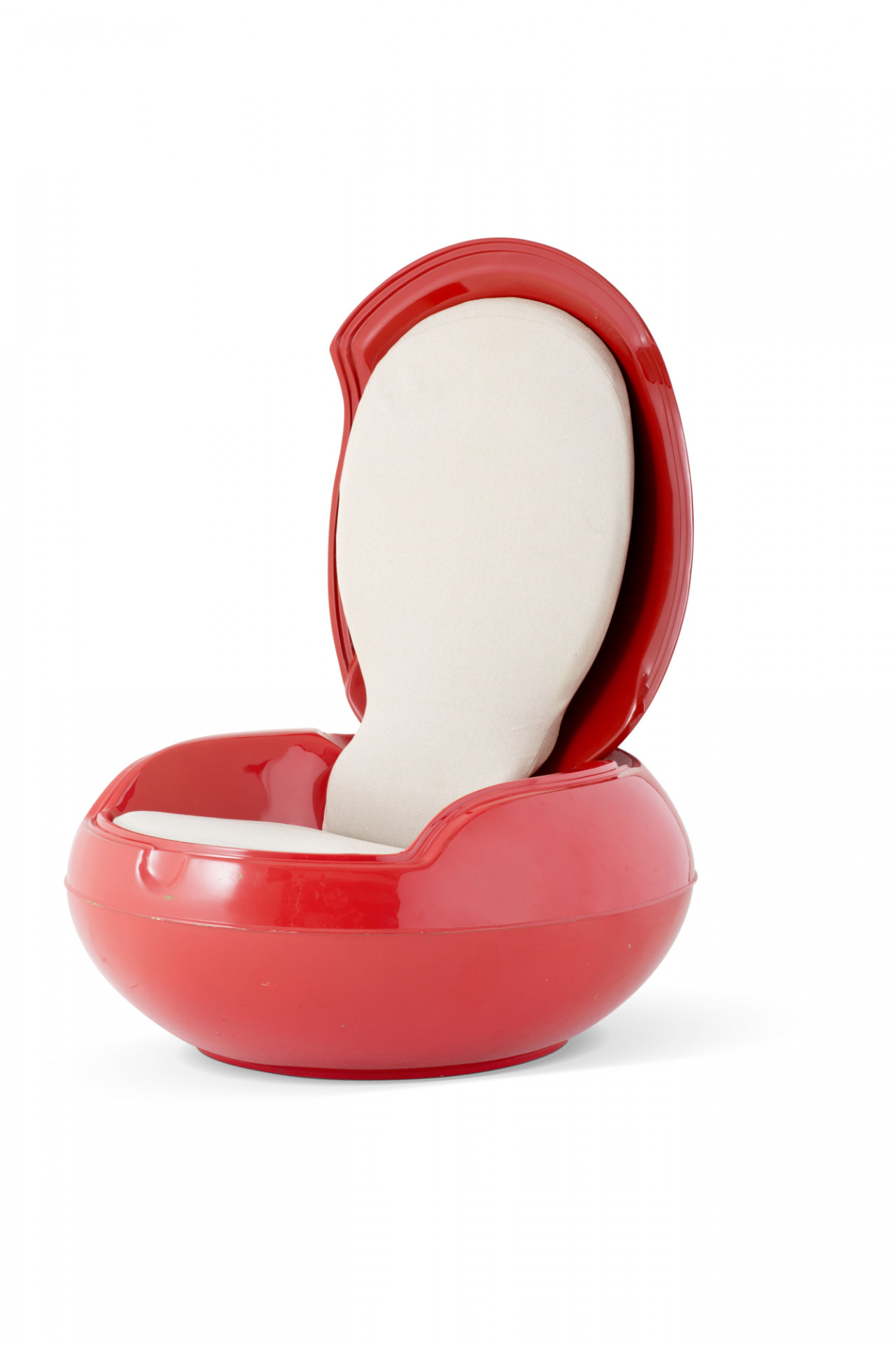 Senftenberger Ei rot, 1968, Peter Ghyczy. Zdroj: Vitra Design Museum