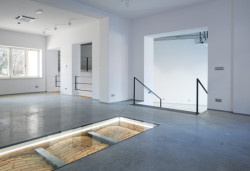 Studio janca architect zrekonstruovalo chátrající secesní vilu na rohu náměstí v Rožnově pod Radhoštěm.