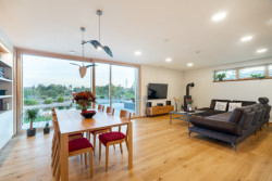 ARCHCON atelier realizoval dřevem opláštěný rodinný dům navržený podle principů feng-šuej