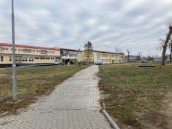 Nadace Proměny Karla Komárka vyhlašuje výzvu k obnově parku před Základní školou U Červených domků v Hodoníně