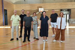 Porota ve sportovní hale v Řevnicích. Zleva: Neil Porter (Velká Británie), Andrius Ropolas (Litva), Alexandros Vaitsos (Řecko), Silja Tillner (Rakousko), Doris Wälchli (Švýcarsko), Peter Moravčík (Slovensko), Adriana Granato (Itálie)