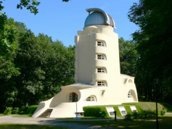 Einsteinova věž, Erich Mendelsohn,