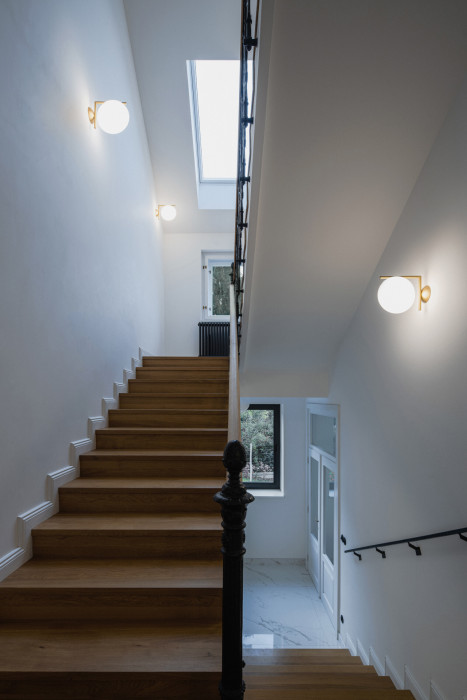 Zrekonstruovaná vila poblíž Prahy od Karnet architekti