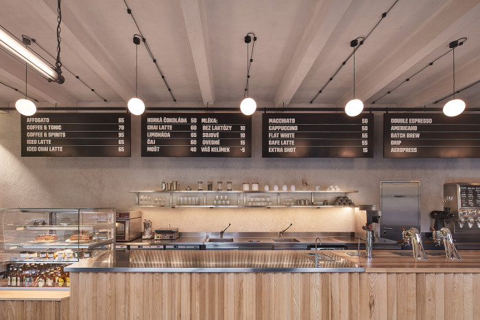 Kavárna Coffee Source v Praze, Pavel Nový a Vít Svoboda (0,5 Studio)