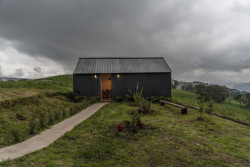 Modulární dvojdům od architekta jménem Rubén Gómez Gañán v Kolumbii