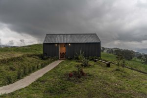 Modulární dvojdům od architekta jménem Rubén Gómez Gañán v Kolumbii