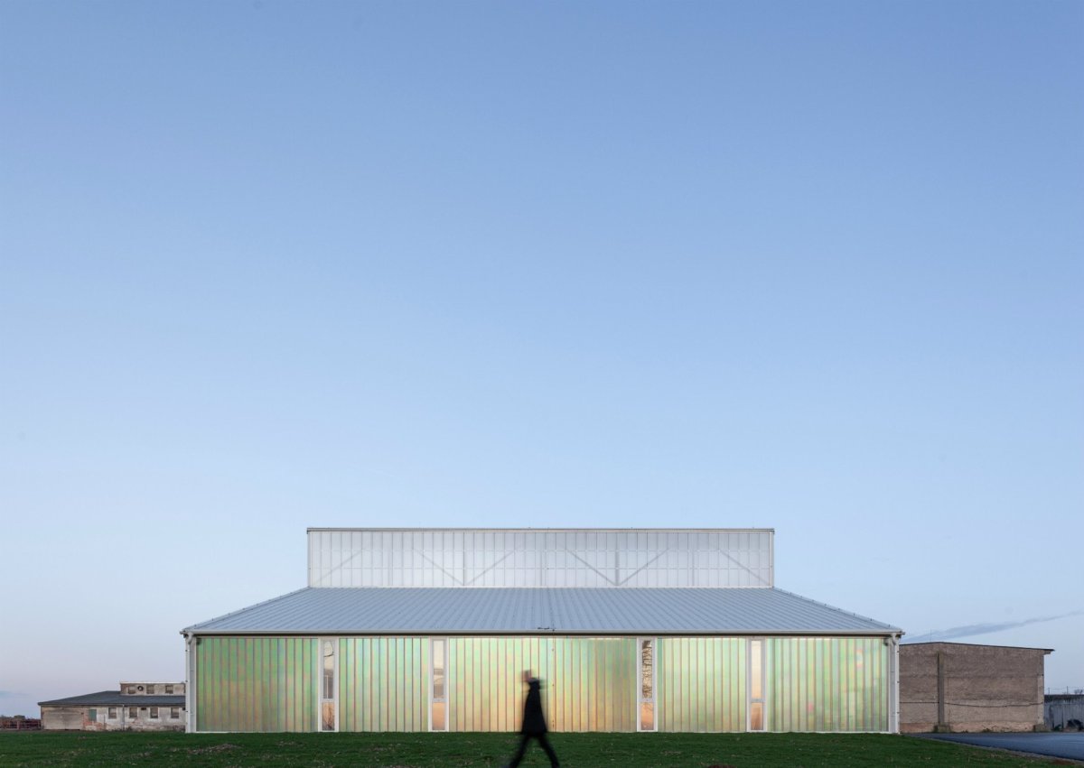 White Shed - zemědělské dílny Opatov, Atelier 111 architekti/ Veronika Indrová, Jiří Weinzettl