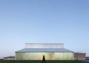 White Shed - zemědělské dílny Opatov, Atelier 111 architekti/ Veronika Indrová, Jiří Weinzettl