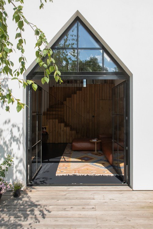 Terasy jsou prodloužením obytného prostoru (Bílý dům v Lysolajích, skvadra architekti)