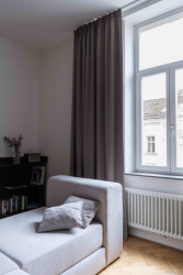 Interiér bytu A.4 od Barbory Kudelové z ateliéru HRA